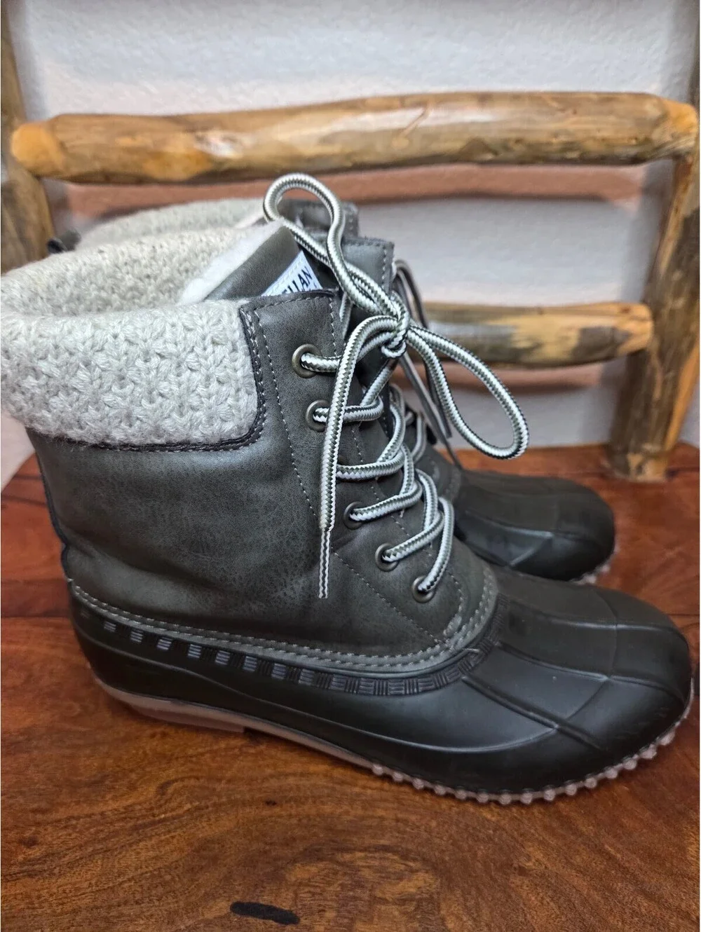 Magellan Outdoors Women's Winter Lace-Up Boots Size 7B